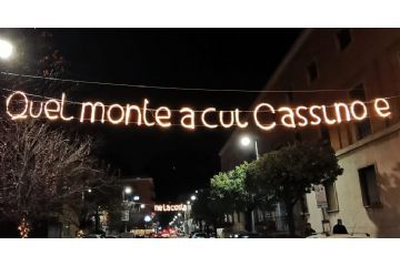 Contributo luminarie natalizie 2023: l&#39;avviso pubblico dedicato ai commercianti
